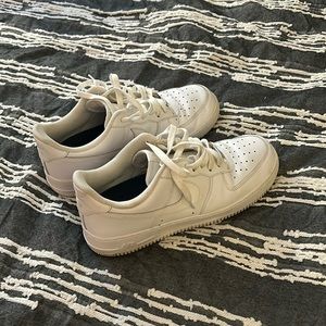 Men’s White Airforce1s